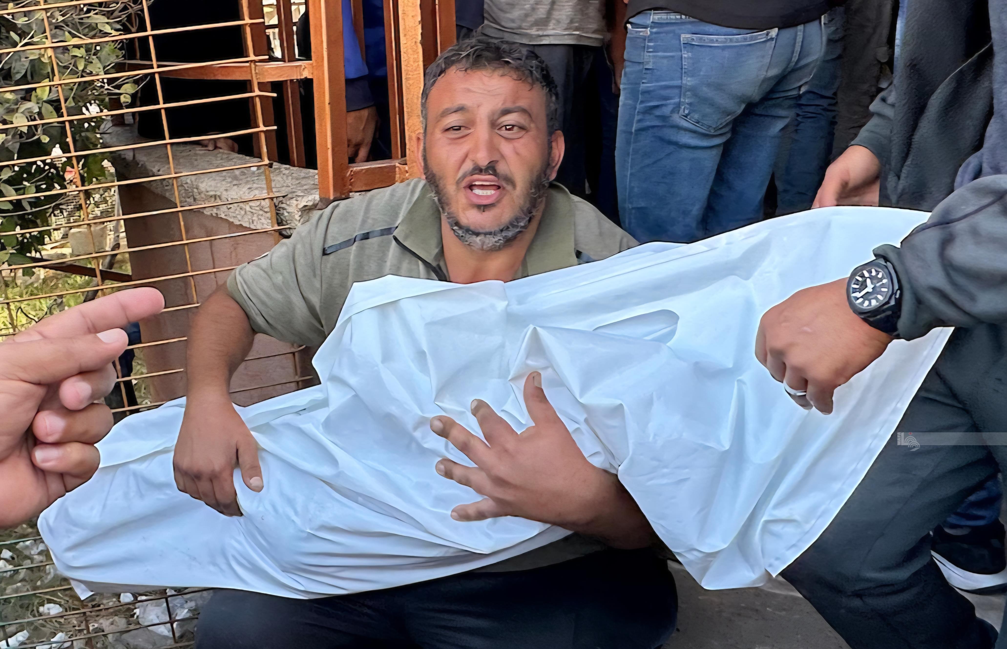 استشهاد طفل إثر انفجار جسم من مخلفات الاحتلال في خان يونس